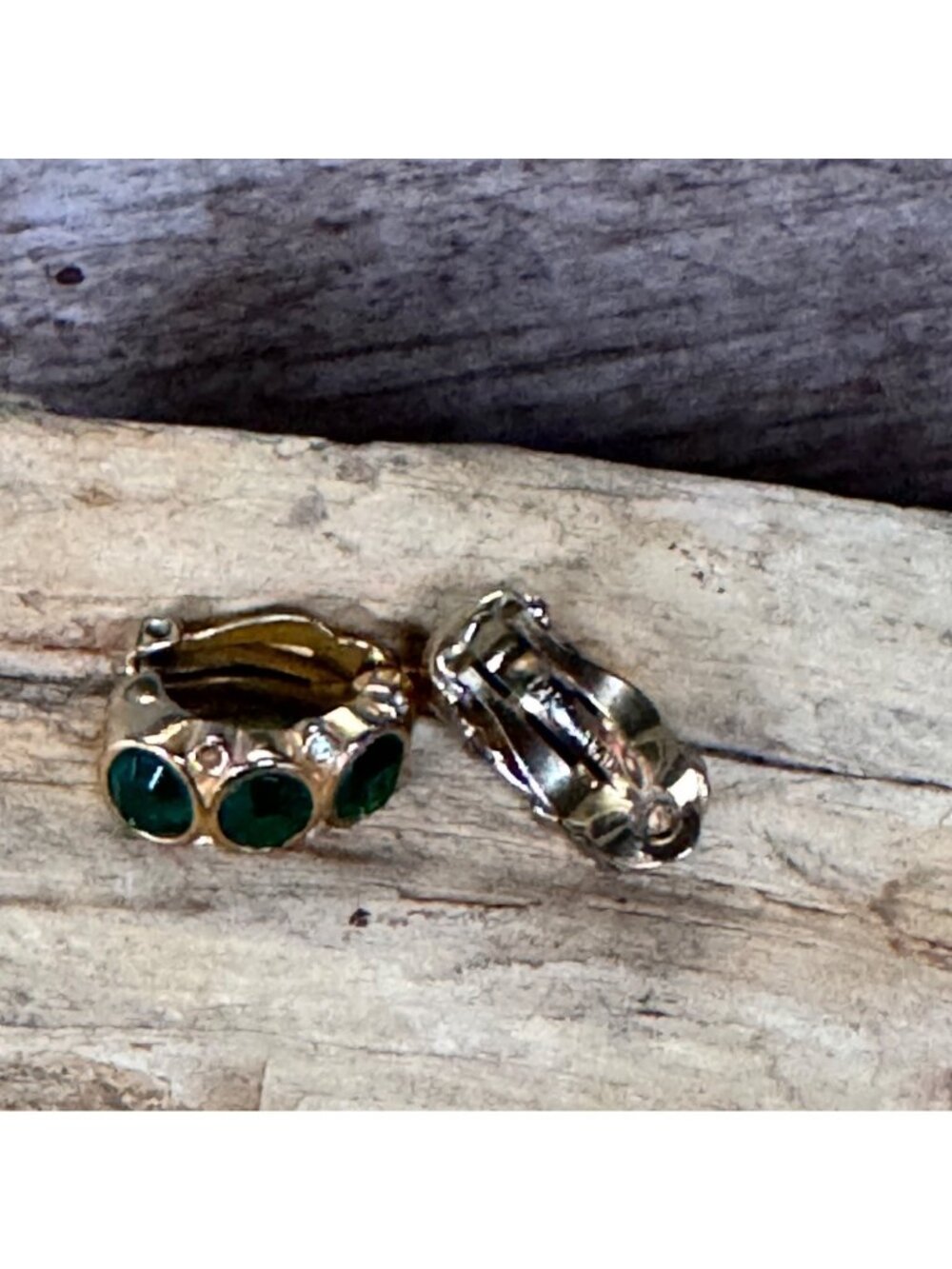 Swarovski Emerald Green Crystal Gold Tone Huggie Hoop Earrings Signed Vintage - Picture 4 of 5
